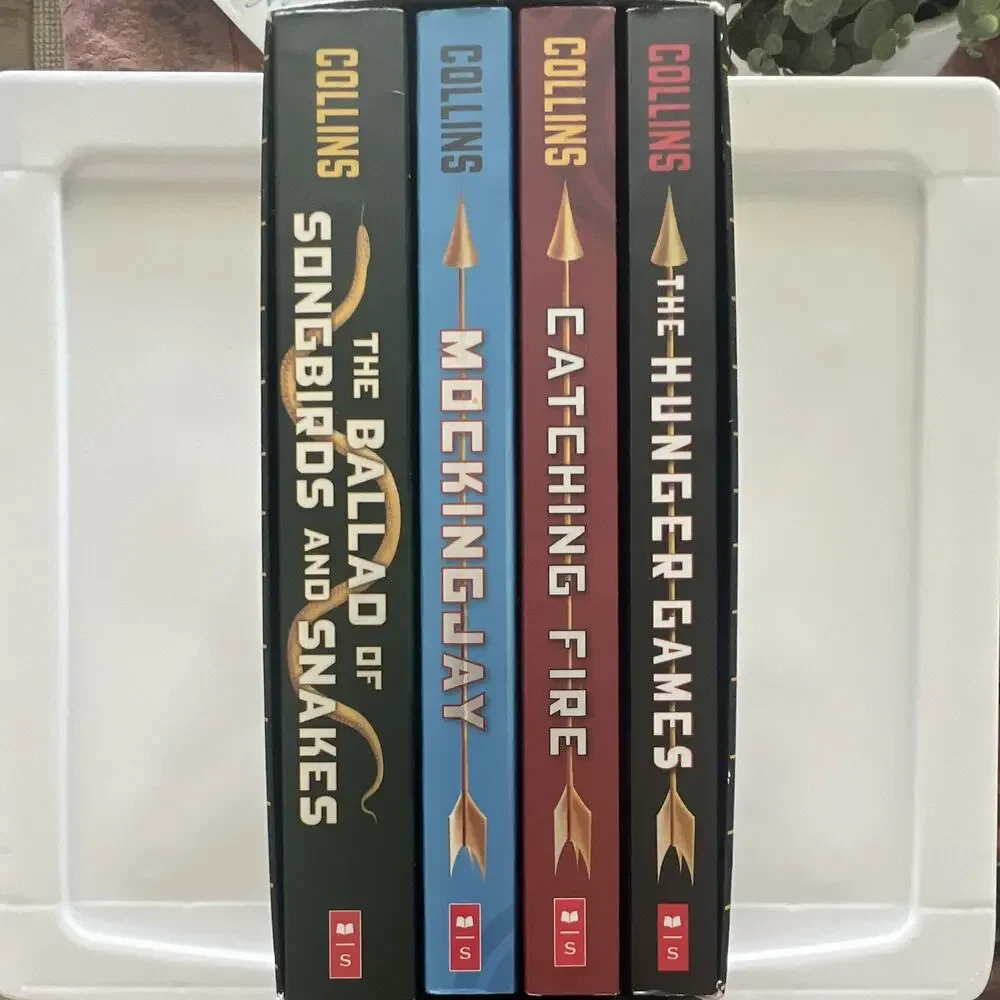 Suzanne Collins Hunger Games 4-Book Paperback Box Set w/Scholastic